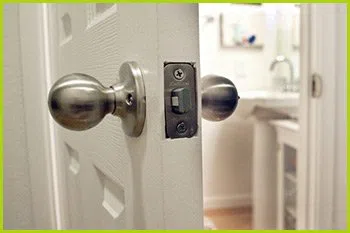 Expert Locksmith Services Indianapolis, IN 317-810-0237 - 14-unlock-door